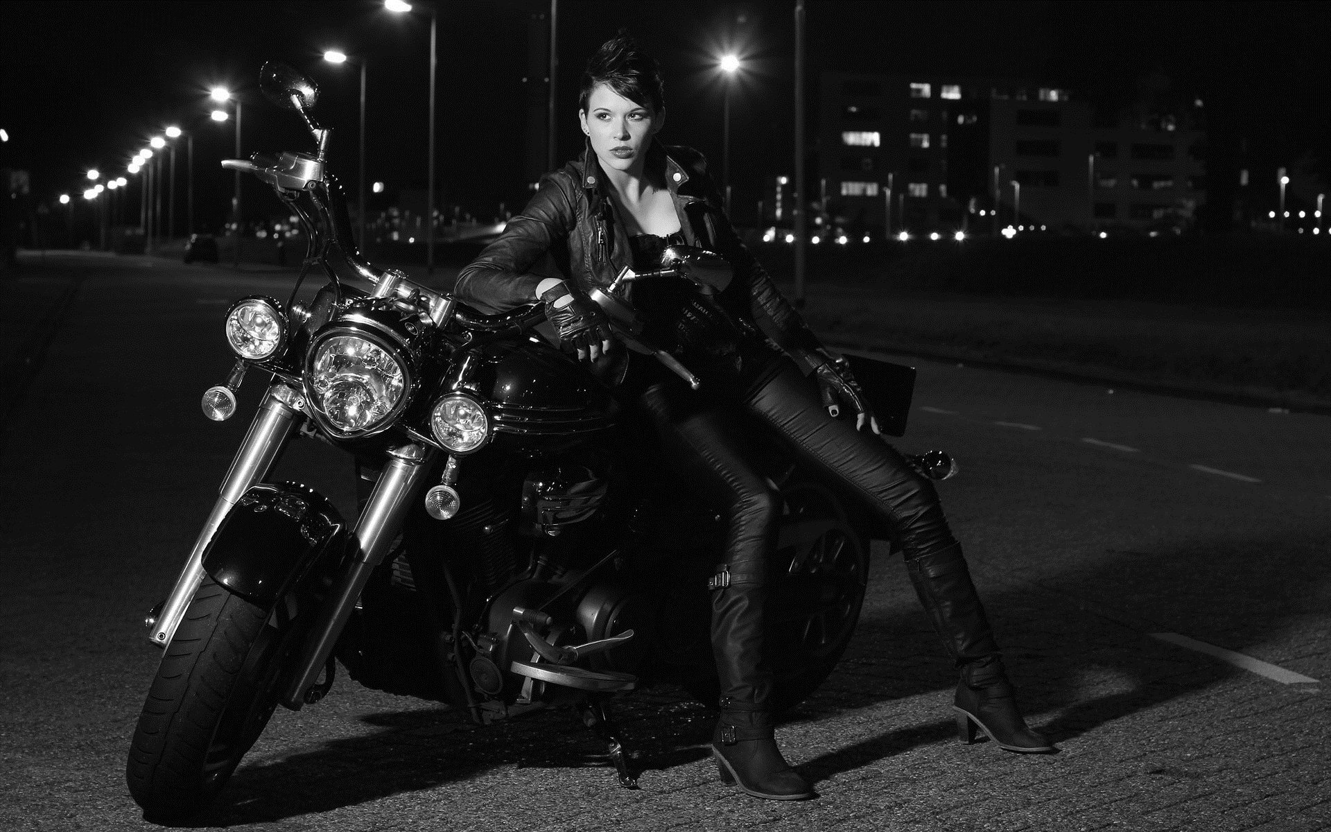 Photo Beautiful girls and motorcycles in Astana